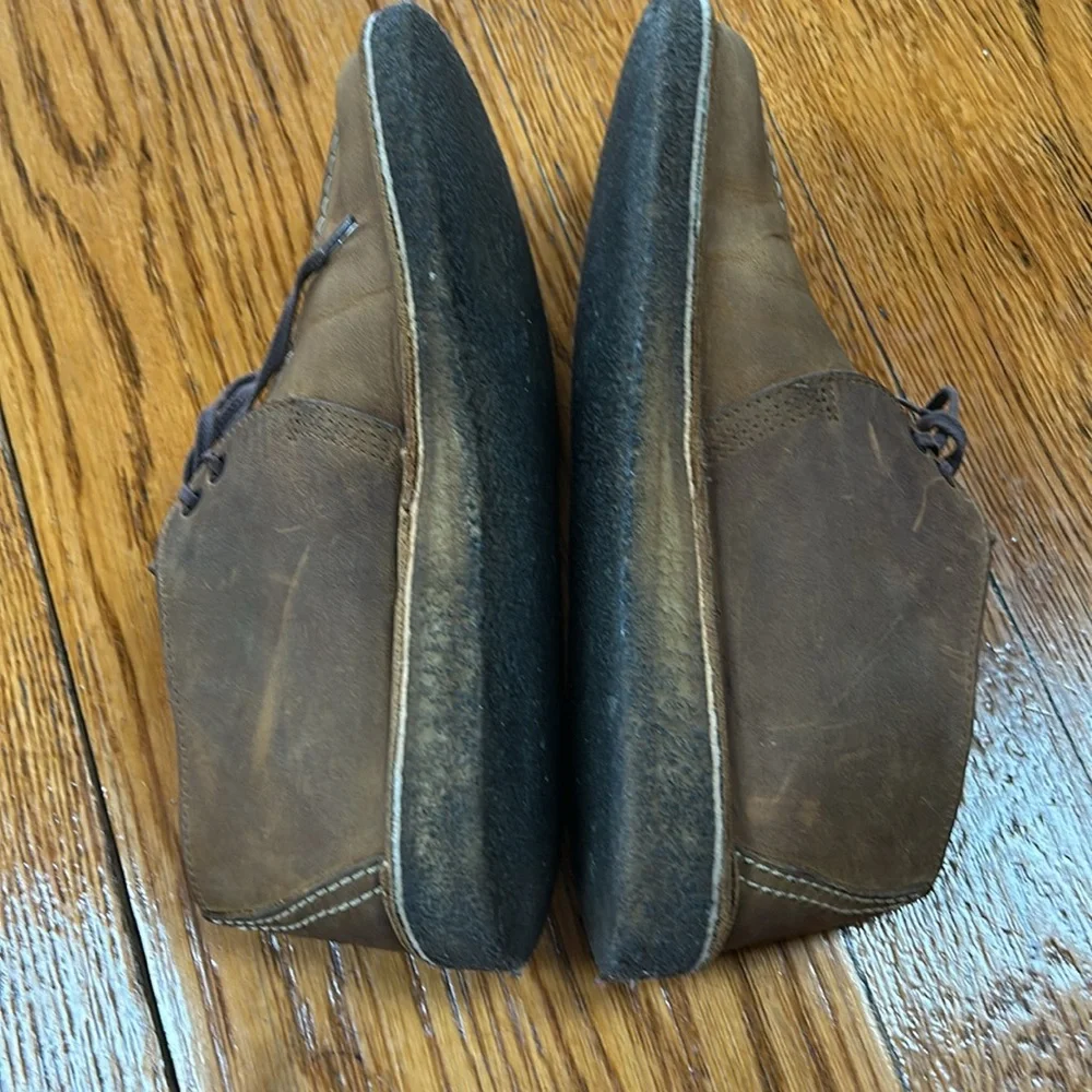 Clarks Originals Desert Trek Beeswax Leather chukka boots. Crepe soles. Size 8.